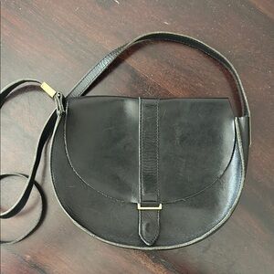Clare V small saddle bag, black leather.Elegant Black Leather Shoulder Bag